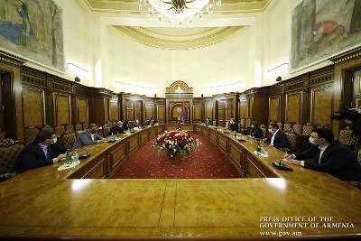 «Հրապարակ». Անսպասելի հանդիպում. վարչապետի հետ շատ կարեւոր խոսակցություն է ընթացել