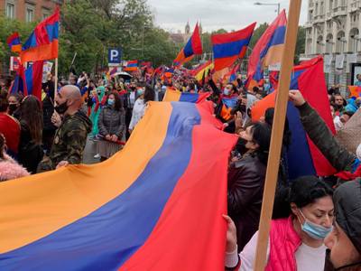 Thousands of Armenians marching in Madrid (PHOTOS)