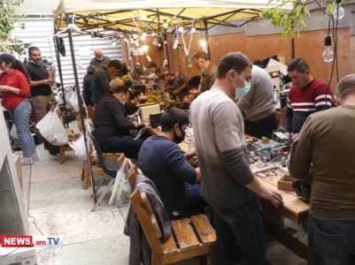 Թիկունքն ամուր ենք պահում. կամավորները UPS-ները հզորացնում են և ուղարկում առաջնագիծ