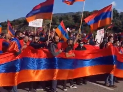 Armenians block Spain-France highway, demand Madrid to recognize Karabakh independence