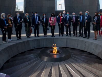 French MPs visit Tsitsernakaberd Armenian Genocide Memorial