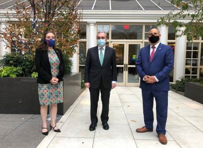 Armenia FM meets with representatives of Armenian American community institutions