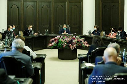 Armenia PM to French MPs: Self-defense of people of Nagorno-Karabakh primary issue