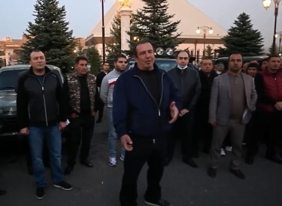 Գագիկ Ծառուկյանը հանդիպել է կամավորական ջոկատ կազմելու իր կոչին արձագանքած կամավորականների հետ