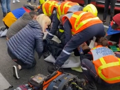 France Turks attack Armenian protesters