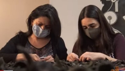 Թատրոնի և կինոյի ինստիտուտում կամավորներն առաջնագծի համար պատգարակներ, վրաններ, գլխարկներ են պատրաստում