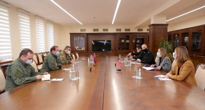 Armenia defense minister receives US Ambassador