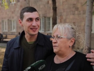 Դիպուկահար եմ եղել, 78 թուրք եմ խփել. արցախյան առաջին պատերազմին մասնակցած կինը որդուն է ճանապարհում