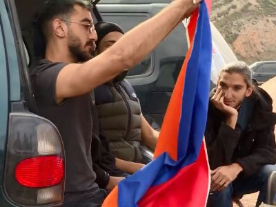 «Լոխ լավա». Ադրբեջանի ֆեյքնյուզում՝ «վարձկան», իսկ Հայաստանում՝ Նոր կտակարանը ձեռքներին սփյուռքահայ կամավորները