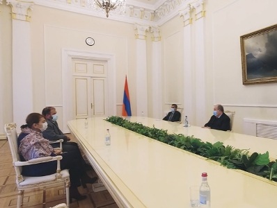 Արմեն Սարգսյանը հանդիպել է «Ժառանգություն» կուսակցության ներկայացուցիչների հետ