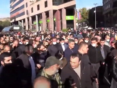Yerevan protesters heading to Armenia government building