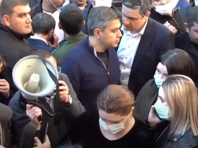 Protesters march to Armenia government building