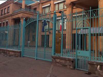Residents of Artsakh’s Hadrut rally outside France embassy in Armenia