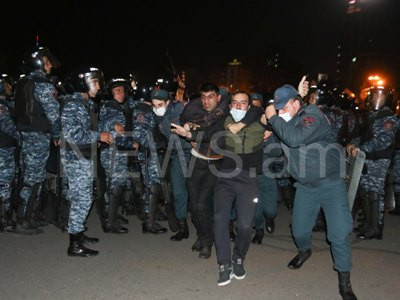 Police detain protesters in Yerevan (PHOTOS)