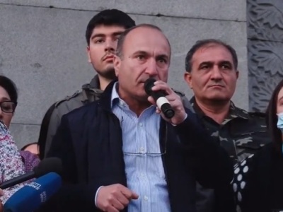 Փշալարի վրայից անցնելը Նիկոլի կյանքի ամենամեծ հերոսությունն էր ու գագաթնակետը. Տարոն Տոնոյան