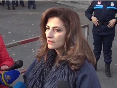 Օրինական զենքերն առգրավել են, որ հնարավորինս շատ քանակ ցույց տան. պաշտպանը՝ Վանեցյանի հոր տան խուզարկության մասին