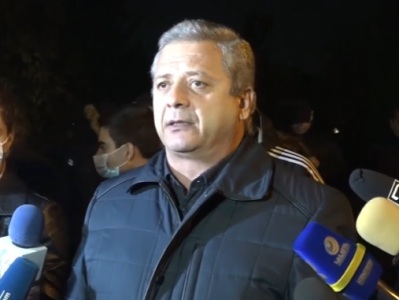 Դու գնացել, թուրքի ոտքերն ես լպստել, մեզ բոլորիս ծնկի ես բերել, հեռացիր, գնա Նիկո΄լ. Սայաթ Շիրինյան