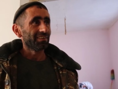 Արցախցի ընտանիքը կիսակառույց տունը քանդում է, իսկ թե ուր են գնալու՝ չգիտեն