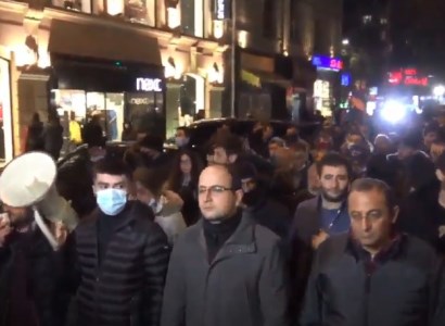 March to Armenia Prosecutor General's Office and MFA starts after rally demanding PM's resignation (LIVE)
