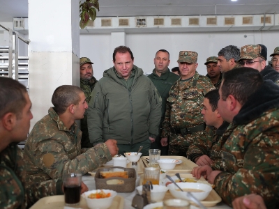 Armenia defense minister visits 2nd military formation of army