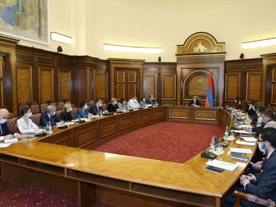 Կառավարությունում քննարկվել են ՀՀ-ում Արցախից տեղահանվածների, արդեն Արցախ վերադարձածների կացարանային ապահովման հարցերը
