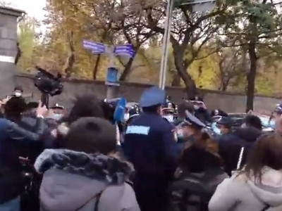 Police apprehend analytical center head and ex-official who shut down street in Yerevan