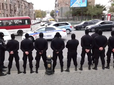 Yerevan citizens demanding PM's resignation also shut down major Saryan street, movement leader hit