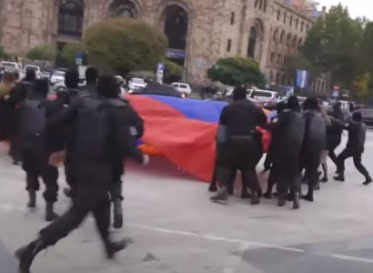 Situation at Republic Square in Yerevan tense, participants of car march forcefully apprehended