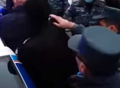 Police injure Yerevan demonstrator
