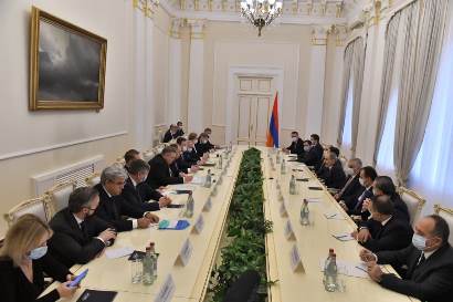 Armenia’s Pashinyan receives Russia governmental delegation led FM Lavrov