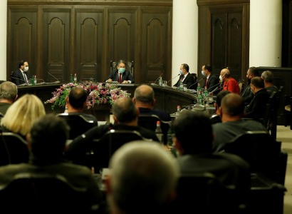 Armenia PM meets with families of POWs, the missing (PHOTOS)