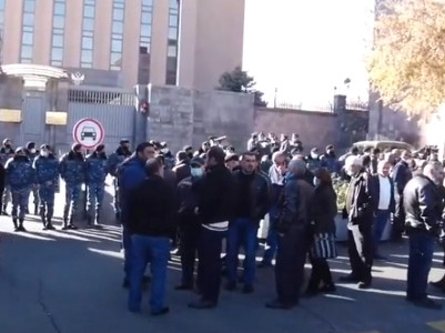 Missing soldiers’ parents standing outside Russia embassy in Armenia
