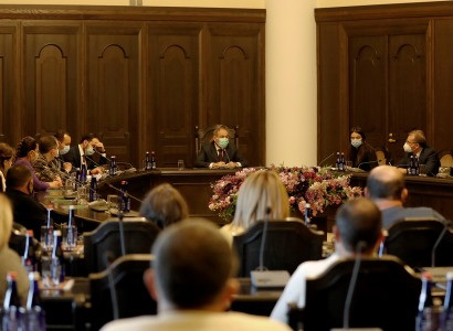 Armenia PM meets with families of captured or missing servicemen and civilians, talks about efforts being made