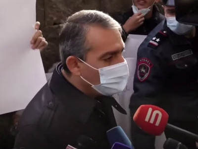 «Հեսա կասեի՝ դավաճանն ով է, այ տղա». պատգամավոր Արմեն Խաչատրյանը` ակցիայի մասնակցին