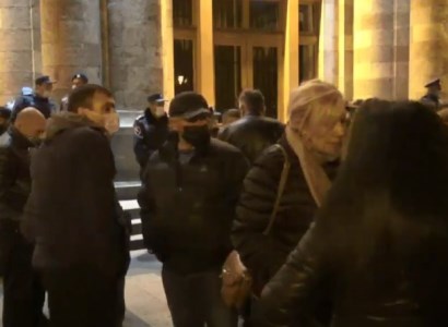 Parents of soldiers serving in Karabakh meet with Armenia PM, demand the return of their sons