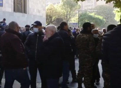 Փաշինյանը զգաց, որ հիմարություն է ասել, ներողություն խնդրեց. Զինվորի ծնողը պատմեց վարչապետի հետ հանդիպման մասին