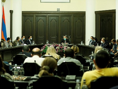 Փաշինյանը կրկին հանդիպել է գերեվարված և անհետ կորած անձանց ընտանիքների անդամներին