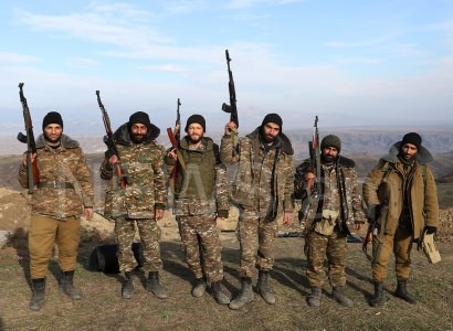 Էսօր Ջաբրայիլի ֆրոնտը Խնձորեսկն ա, Կոռնիձորը, Տեղ գյուղը․ սյունեցիները պահում են նահանջած սահմանը (ֆոտո)