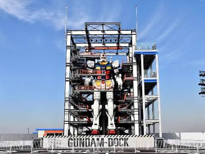 Japan presents giant moving robot Gundam