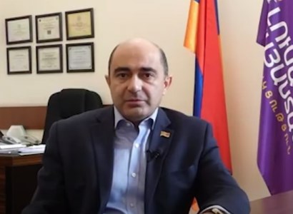 Մարդկանց ընտրում են, որ որոշումներ կայացնեն. Մարդկանց չեն ընտրում, որ ինքը գա հարցնի՝ «Ի՞նչ որոշեմ». Մարուքյան