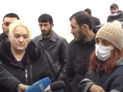 «Փաշինյանն ասաց՝ այդ 5 շրջաններն անհասանելի են մեզ». Անհետ կորածների ծնողները բողոքի ակցիան՝ զորամասի դիմաց