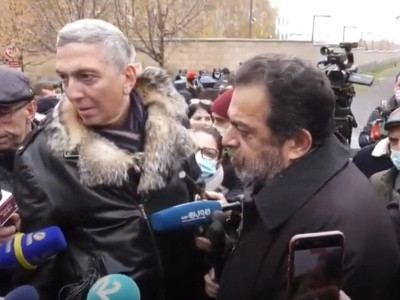 «Խնդրում ենք աջակցել հայ գերիների և անհետ կորածներին վերադարձնելու հարցում».մտավորականներն ԱՄՆ դեսպանատան դիմաց
