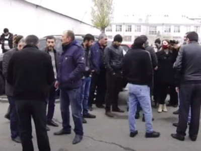 Եղբայրս գերի է ընկել, տեսանյութով տեսել ենք՝ ձեռքերը մեջքին կապած հրելով, խփելով տանում են. գերեվարվածի եղբայր