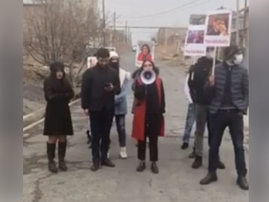 «Եթե թասիբ ունեք, հրաժարական տվեք». բողոքի ակցիա՝ «Իմ քայլի» պատգամավոր Վահագն Հովակիմյանի տան բակում. Mediaport