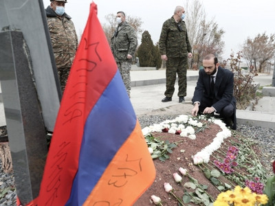 Արարատ Միրզոյանն այցելել է Եռաբլուր պանթեոն