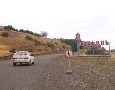 «Իրավունք»․ Ադրբեջանցիները մտնում են, մեր խանութներից առեւտուր անում, արդեն սովորական է դարձել. Ասկերանի քաղաքապետ