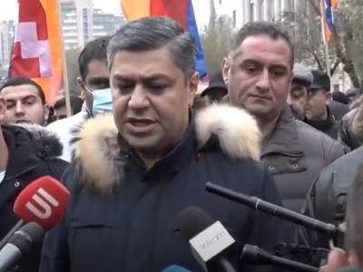 Ոնց կարելի է ասել՝ կաթողիկոսը ժողովուրդ չէ. եթե կաթողիկոսը չի ներկայացնում ժողովրդին, բա ո՞վ է ներկայացնում. Վանեցյան