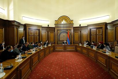 Վարչապետը հանդիպել է գերեվարված, անհետ կորած զինծառայողների եւ քաղաքացիական անձանց ընտանիքների անդամների հետ