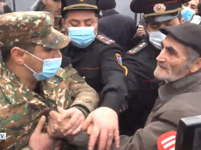 Մեր երեխեքին տարաք գյուլլի բերանը գցեցիք,  դուք փախաք, եկաք․ անհետ կորածի հայրը հունից դուրս եկավ