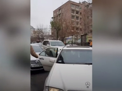 Քաղաքացիները փակել են Դավիթ Անհաղթ- Կարապետ Ուլնեցի փողոցների խաչմերուկը